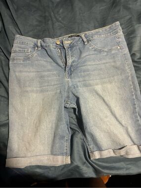 Men's Light Blue Denim Shorts - Casual Five-Pocket Jeans